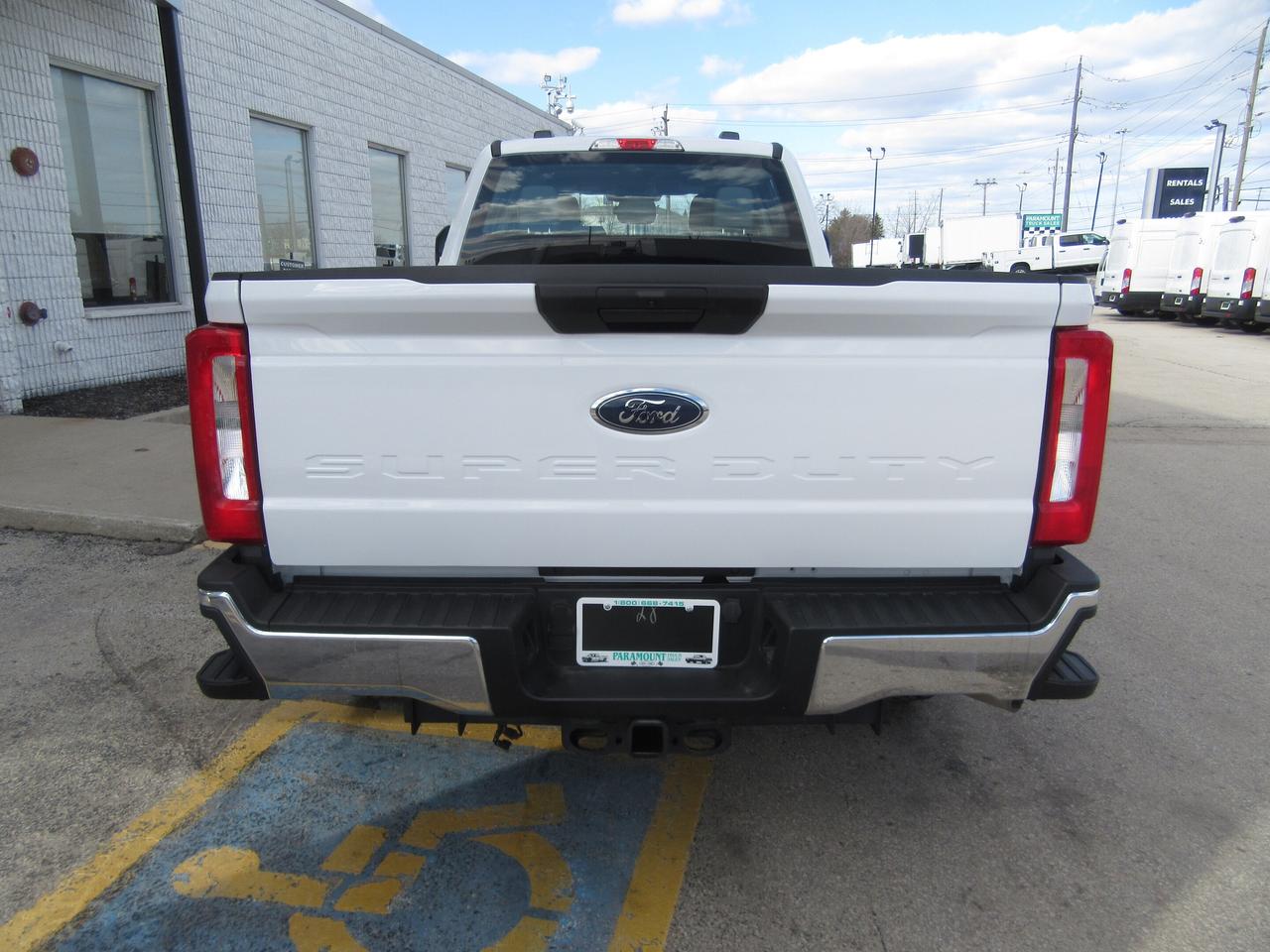 2024 Ford F-350 4X4 CREW CAB 8FT LONG BOX Photo3