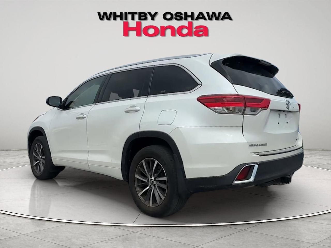 2017 Toyota Highlander AWD 4DR XLE Photo2