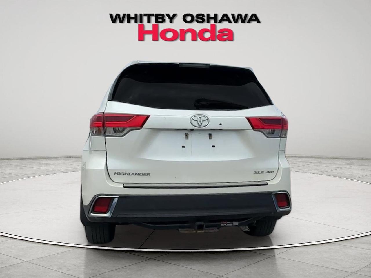 2017 Toyota Highlander AWD 4DR XLE Photo3