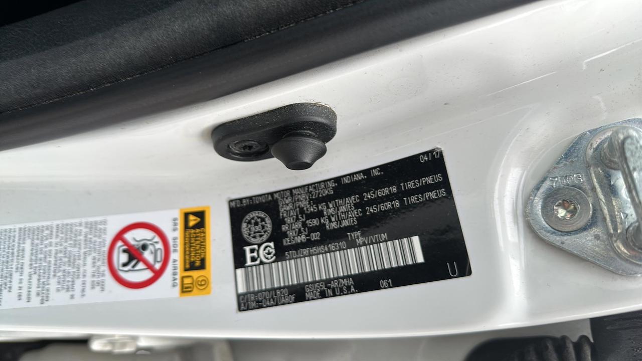 2017 Toyota Highlander AWD 4DR XLE Photo