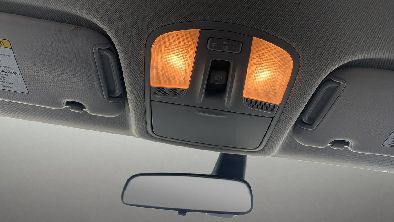 2020 Hyundai Elantra Preferred w-Sun & Safety Package IVT Photo