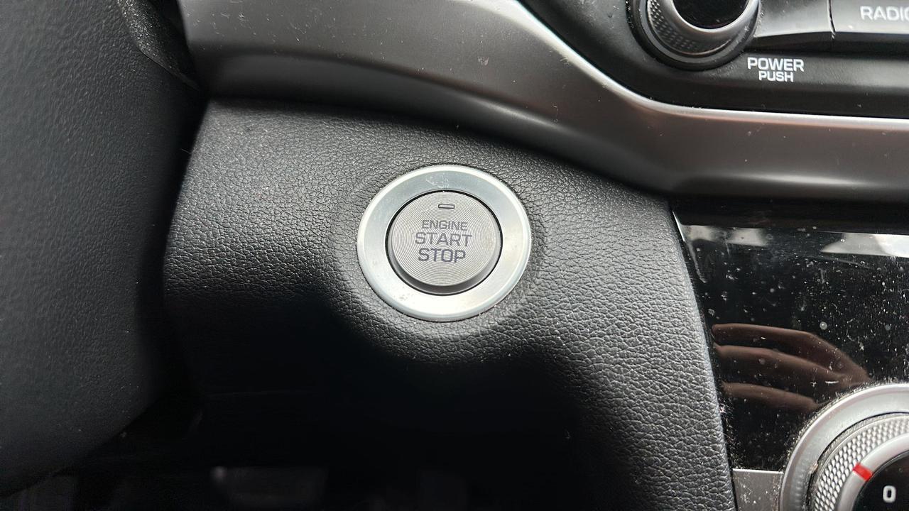 2020 Hyundai Elantra Preferred w-Sun & Safety Package IVT Photo