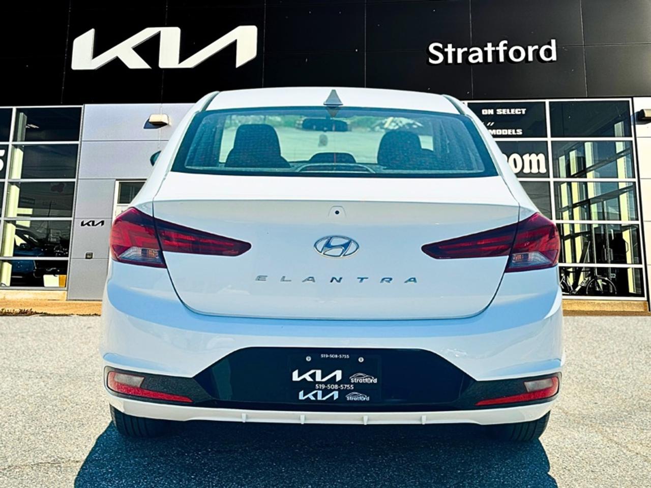 2019 Hyundai Elantra Preferred  AT Photo3