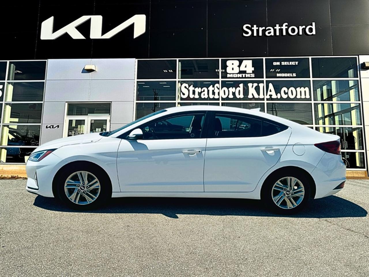 2019 Hyundai Elantra Preferred  AT Photo2