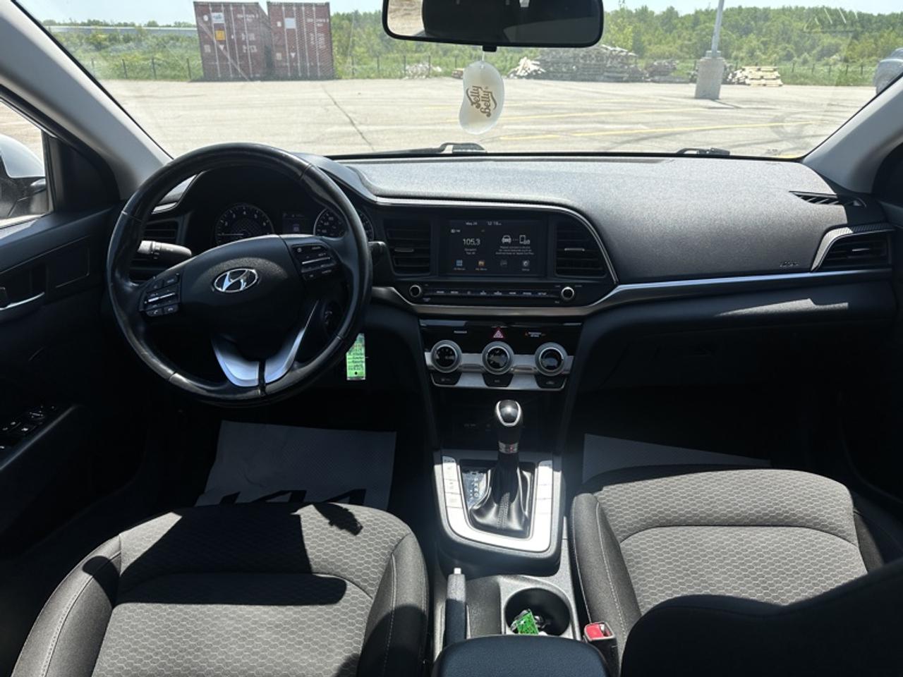 2019 Hyundai Elantra Preferred  AT Photo