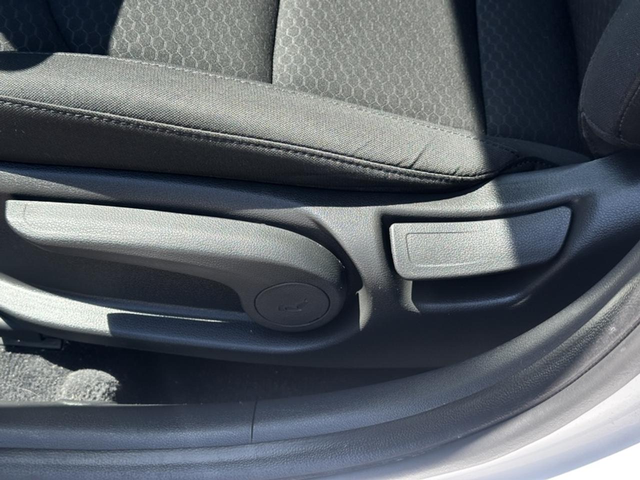 2019 Hyundai Elantra Preferred  AT Photo