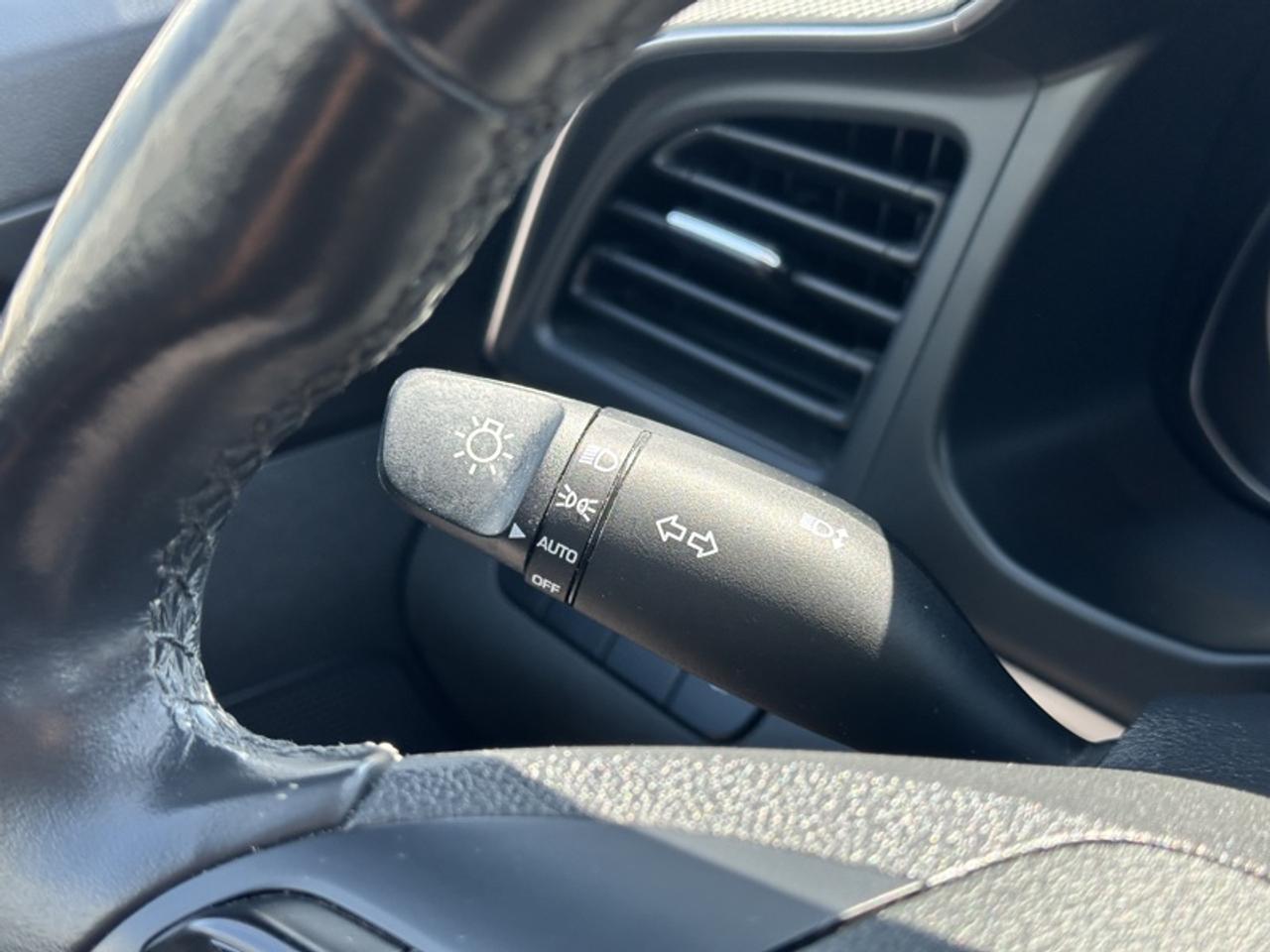 2019 Hyundai Elantra Preferred  AT Photo