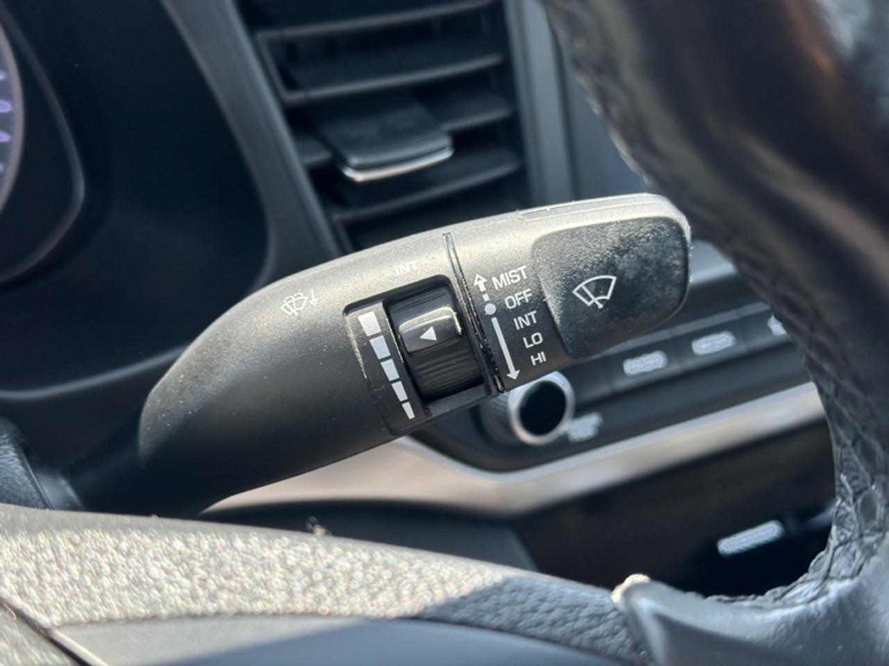 2019 Hyundai Elantra Preferred  AT Photo