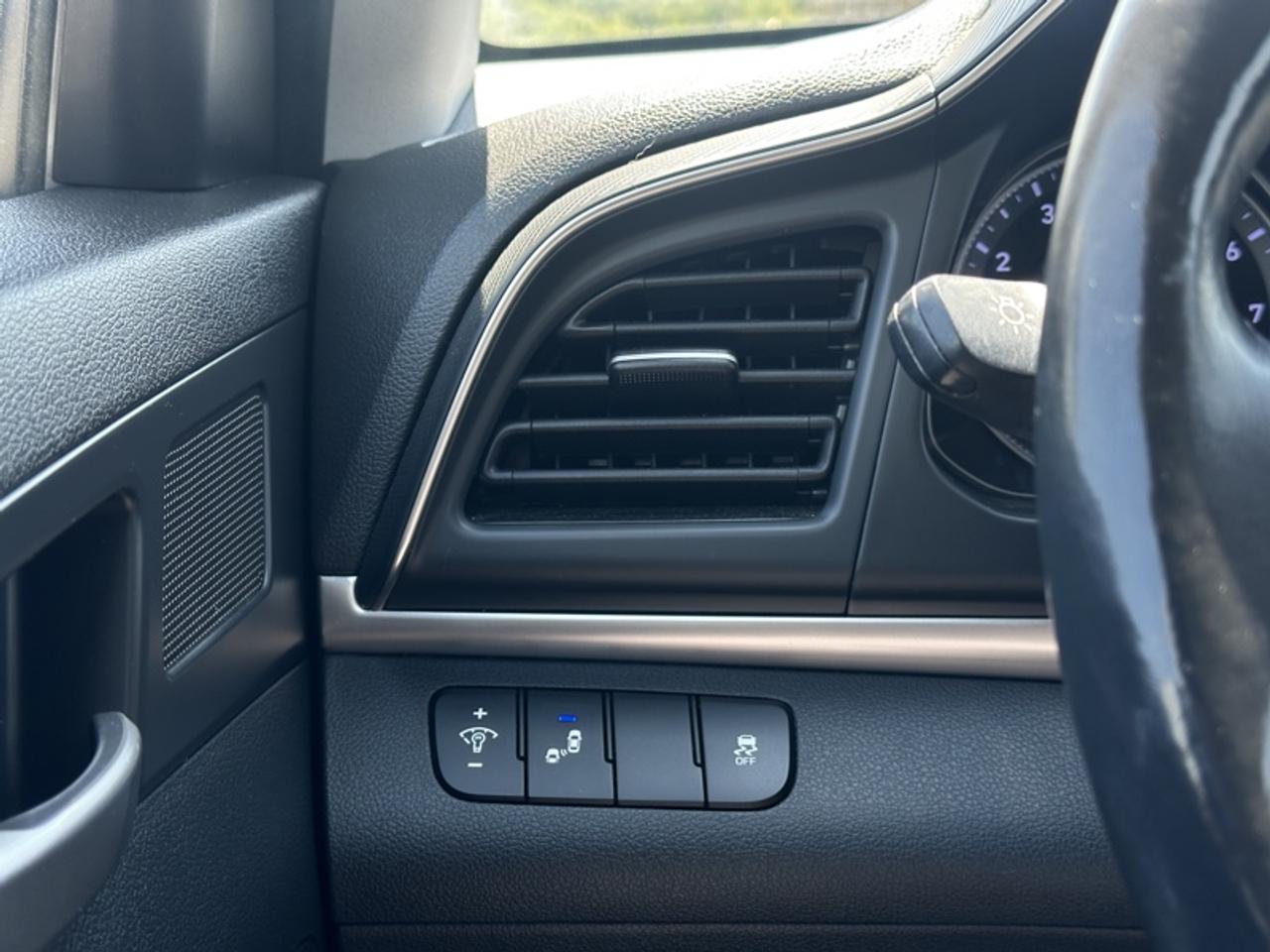 2019 Hyundai Elantra Preferred  AT Photo