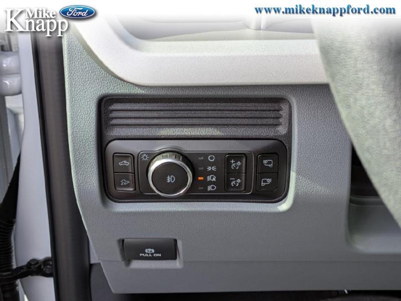 2026 Ford F-350 Super Duty XLT Photo