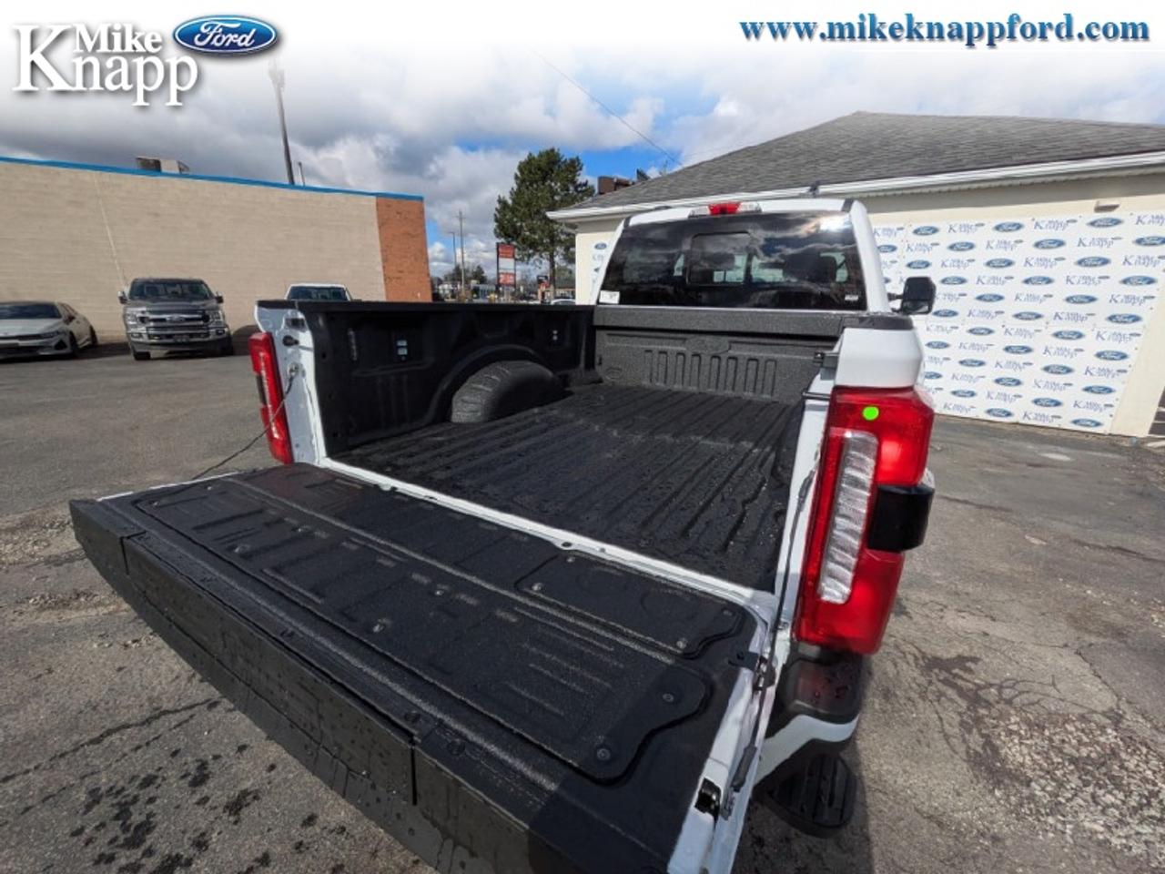 2026 Ford F-350 Super Duty XLT Photo4