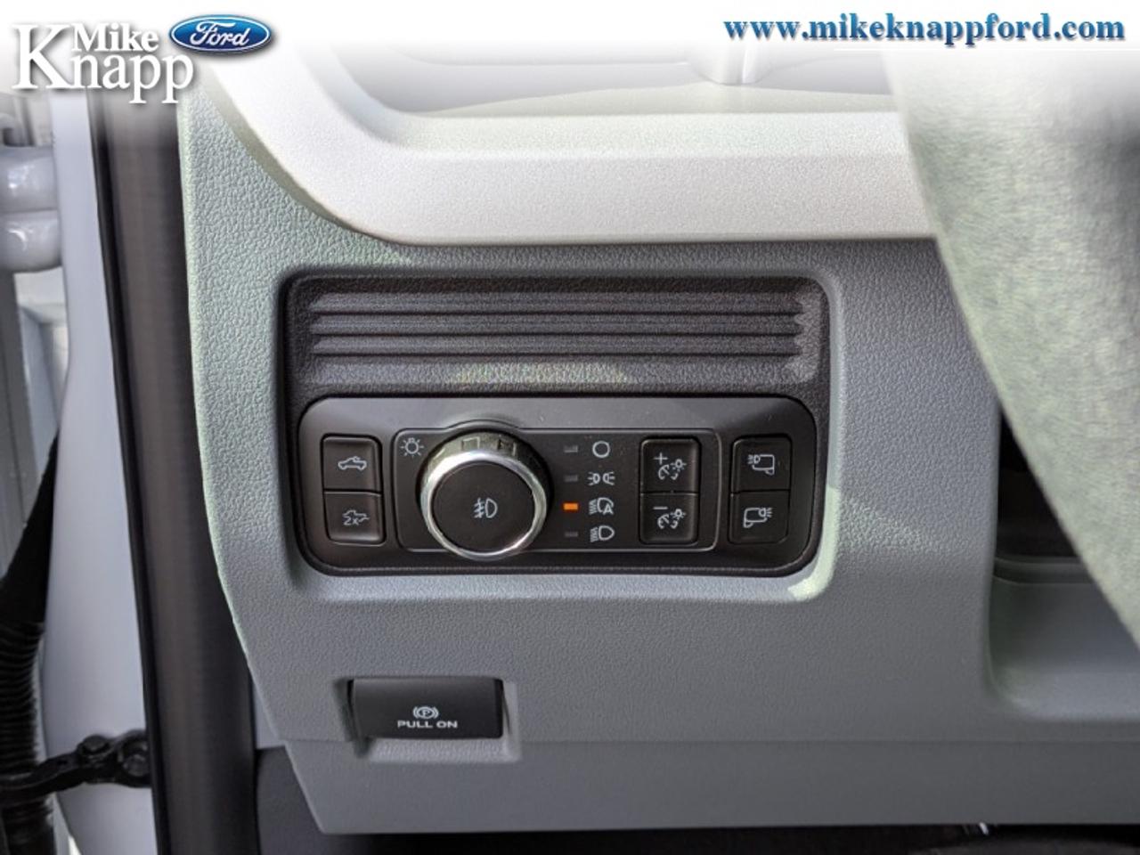 2026 Ford F-350 Super Duty XLT Photo