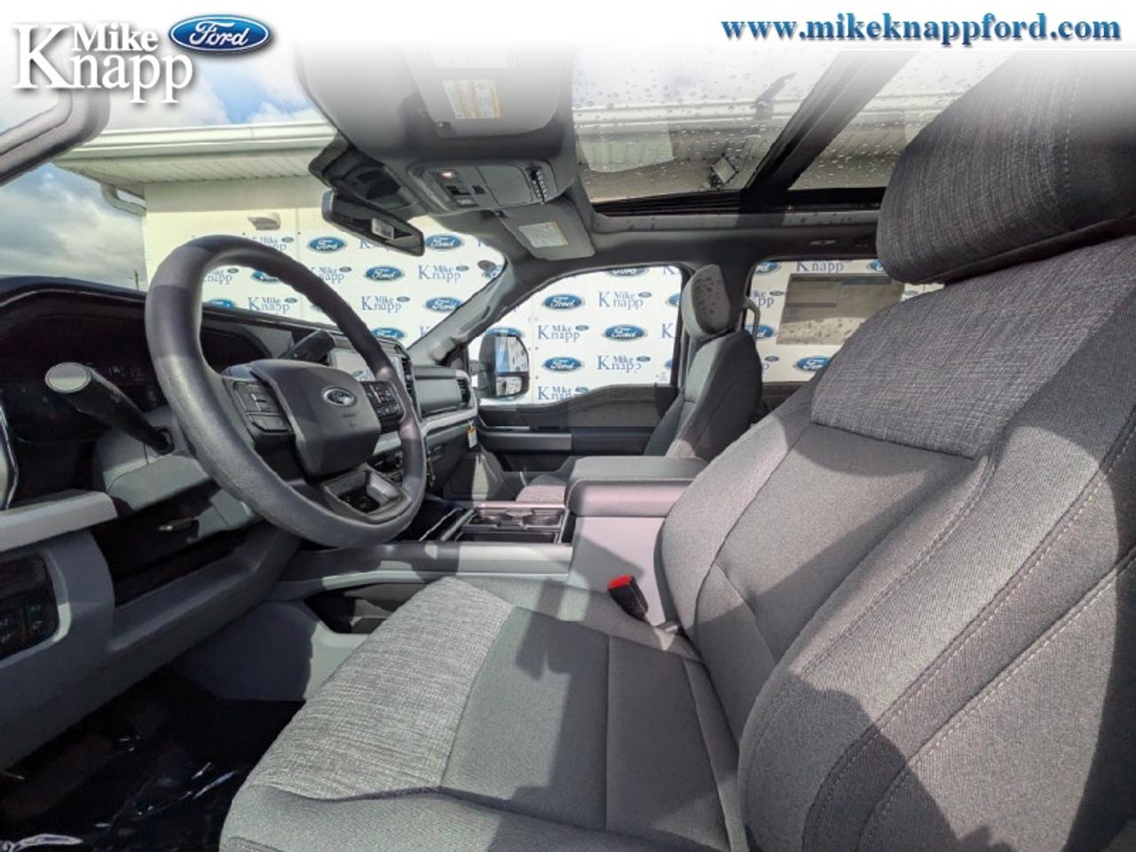 2026 Ford F-350 Super Duty XLT Photo