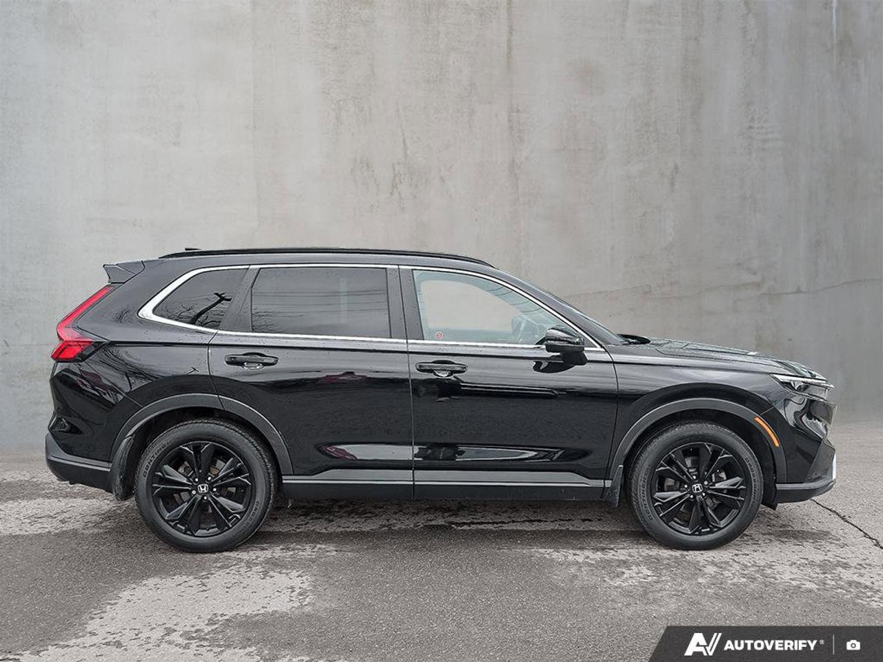 2023 Honda CR-V Hybrid Touring AWD | Bose Audio | Apple Car Play | Photo