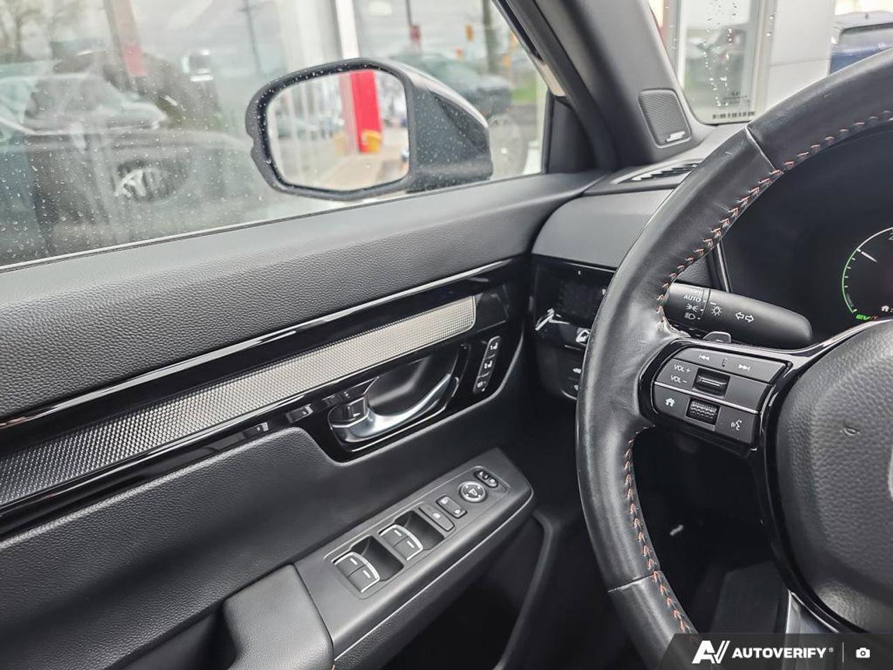 2023 Honda CR-V Hybrid Touring AWD | Bose Audio | Apple Car Play | Photo