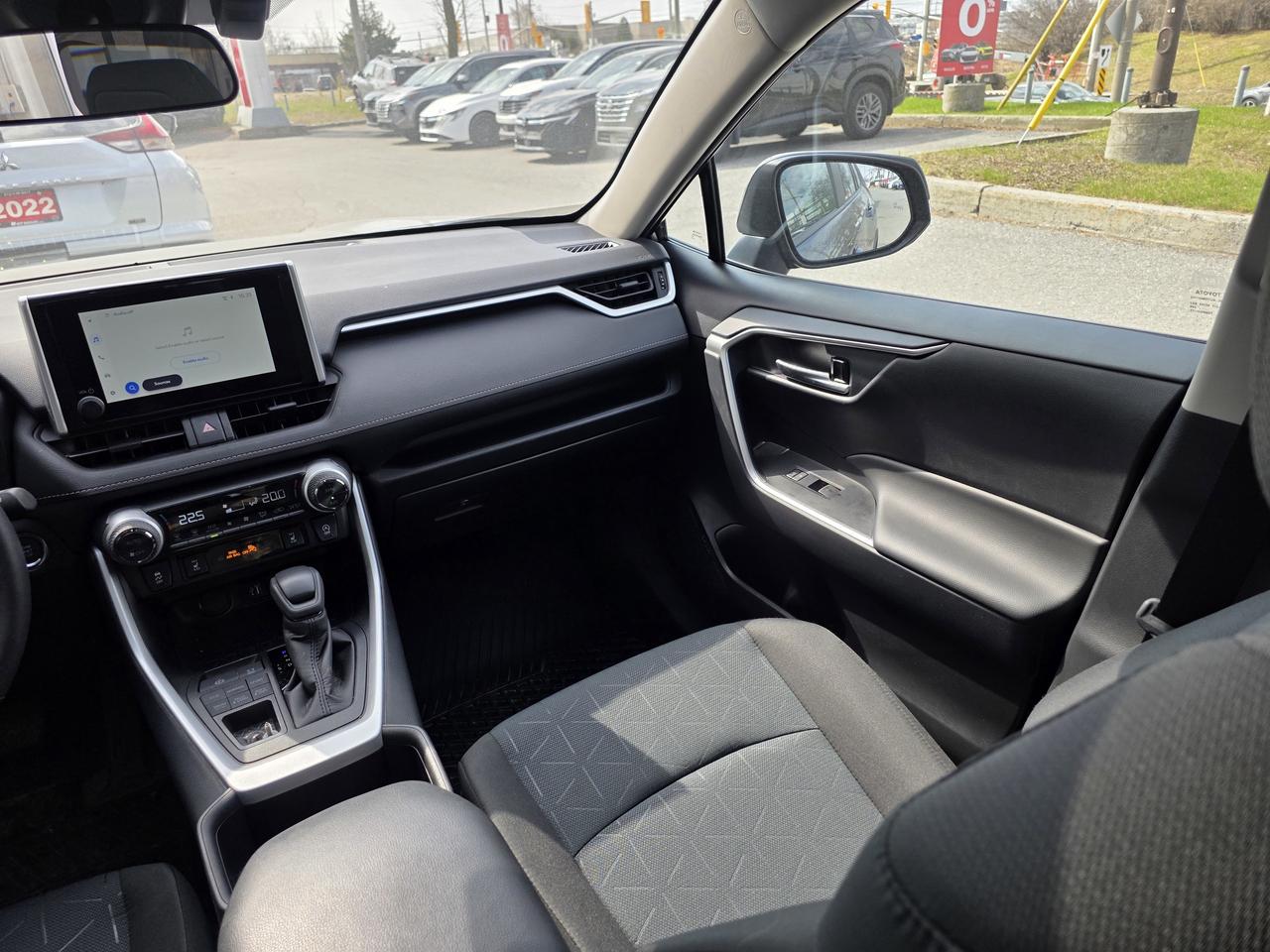 2025 Toyota RAV4 XLE Photo