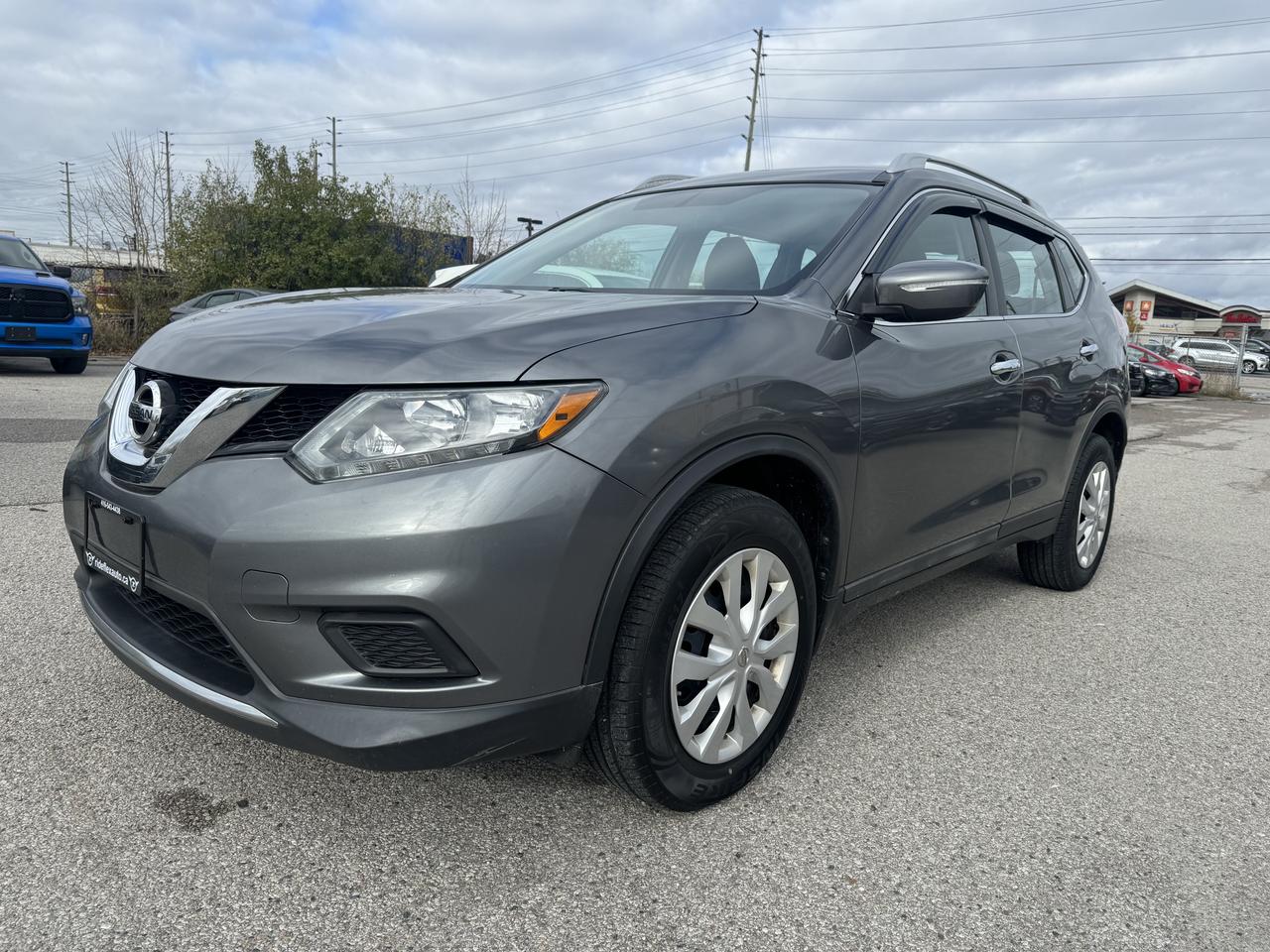 2014 Nissan Rogue SV Photo