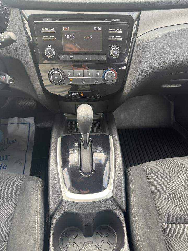 2014 Nissan Rogue SV Photo