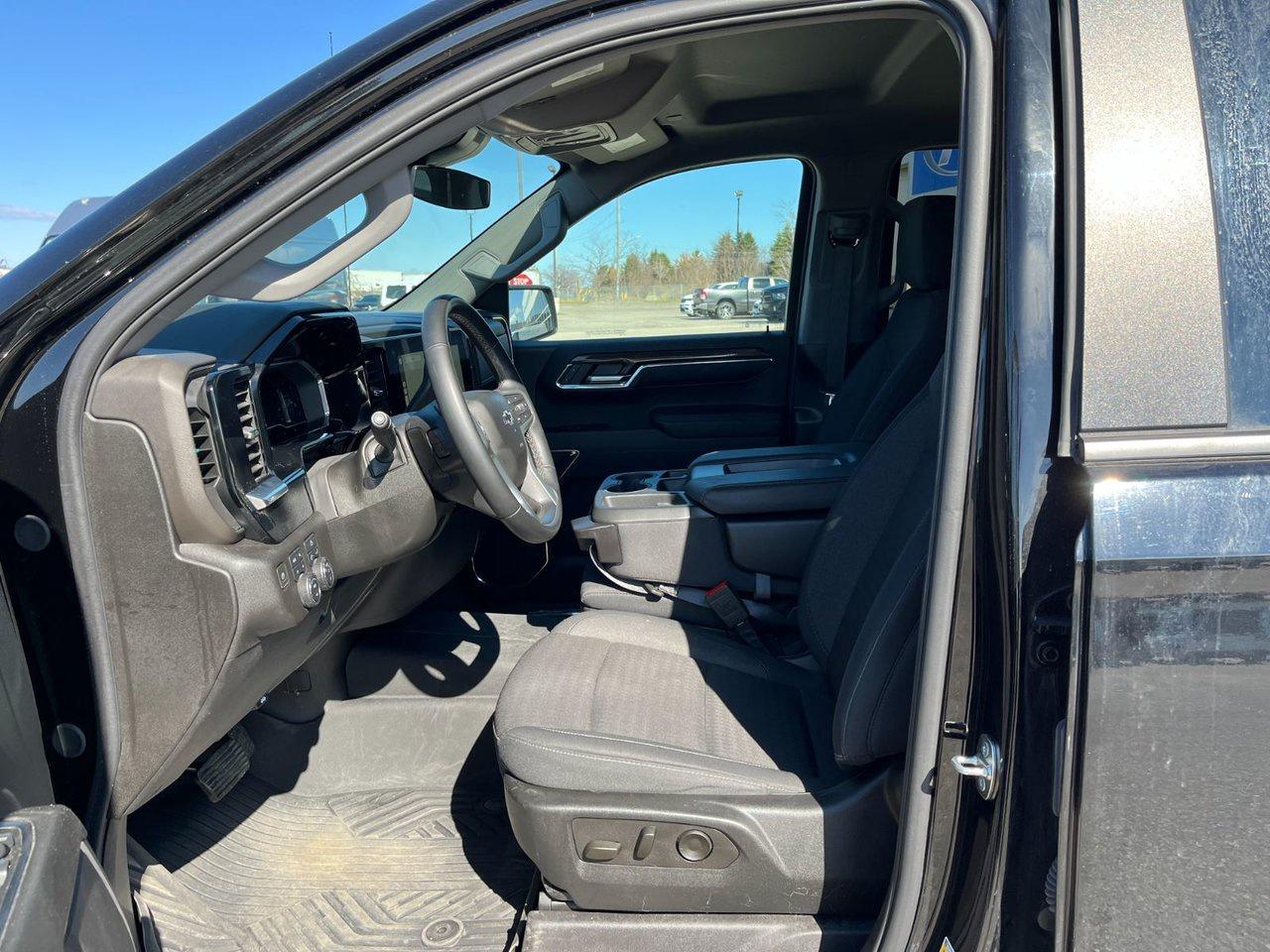 2024 Chevrolet Silverado 1500 4WD Crew Cab 147' WB RST Photo
