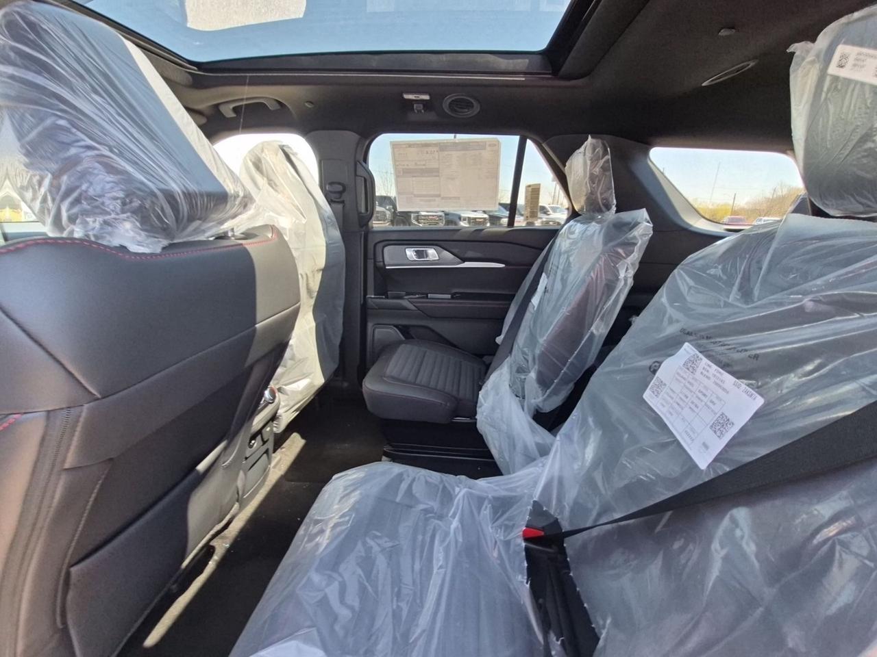 2026 Ford Explorer ST-LINE, PANO ROOF, BLUECRUISE, ADAPTIVE CRUISE Photo
