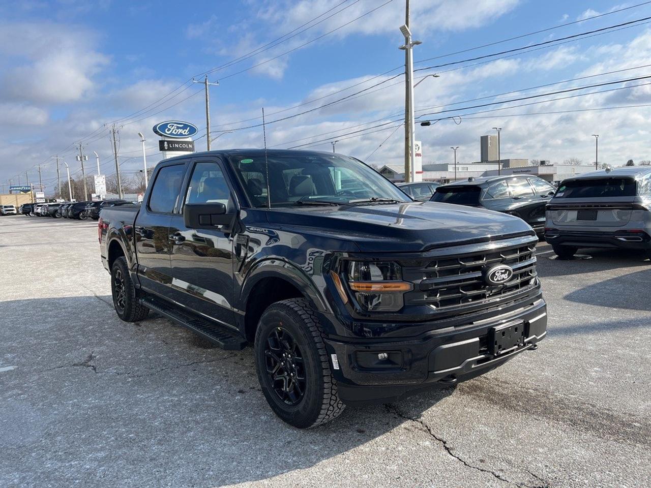 2026 Ford F-150 XLT 4WD SuperCrew 5.5' Box Photo4