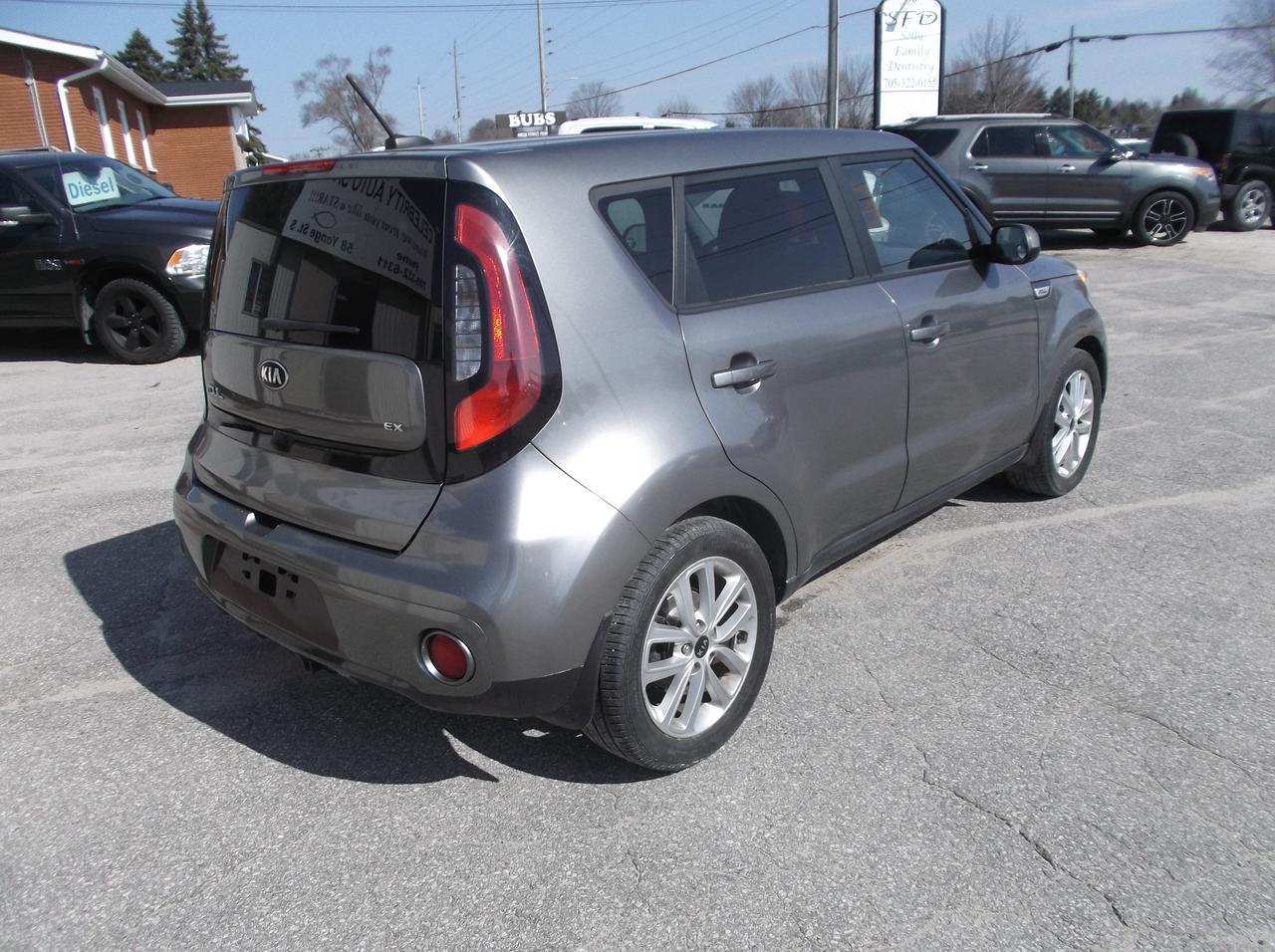 2017 Kia Soul SE PLUS Photo4