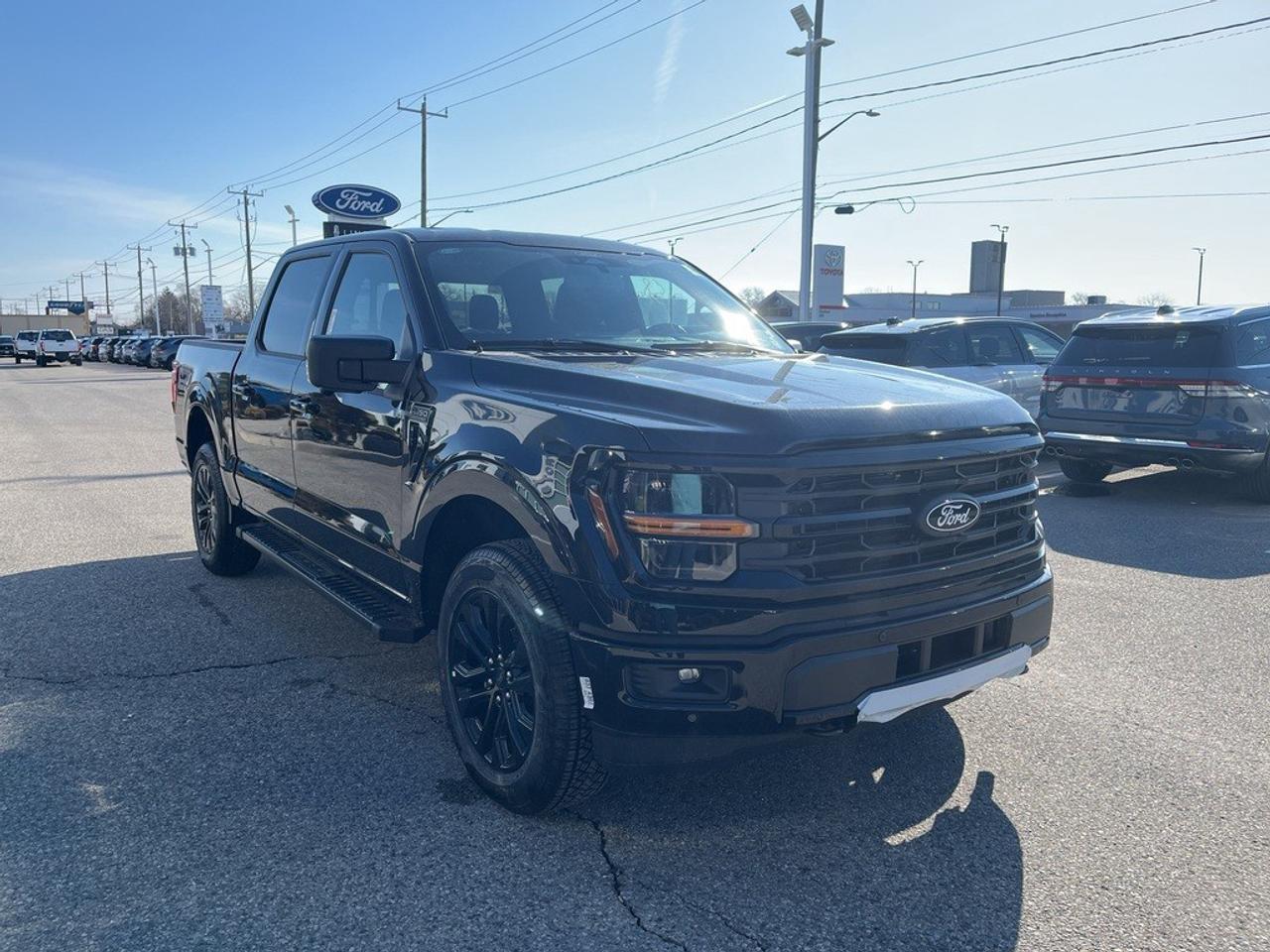 2026 Ford F-150 XLT 4WD SuperCrew 5.5' Box Photo4