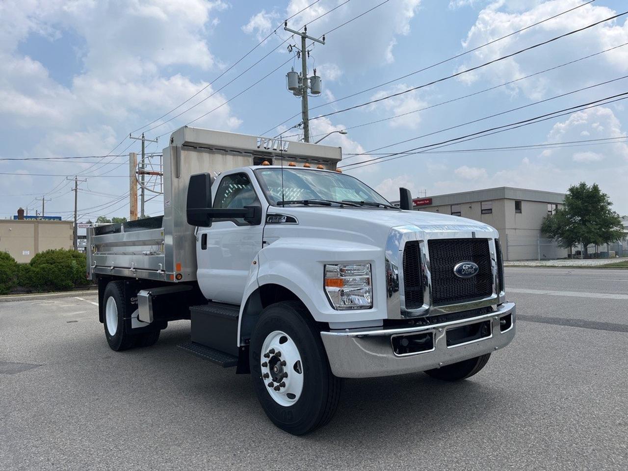 2025 Ford Super Duty F-650 Straight Frame Gas Photo4