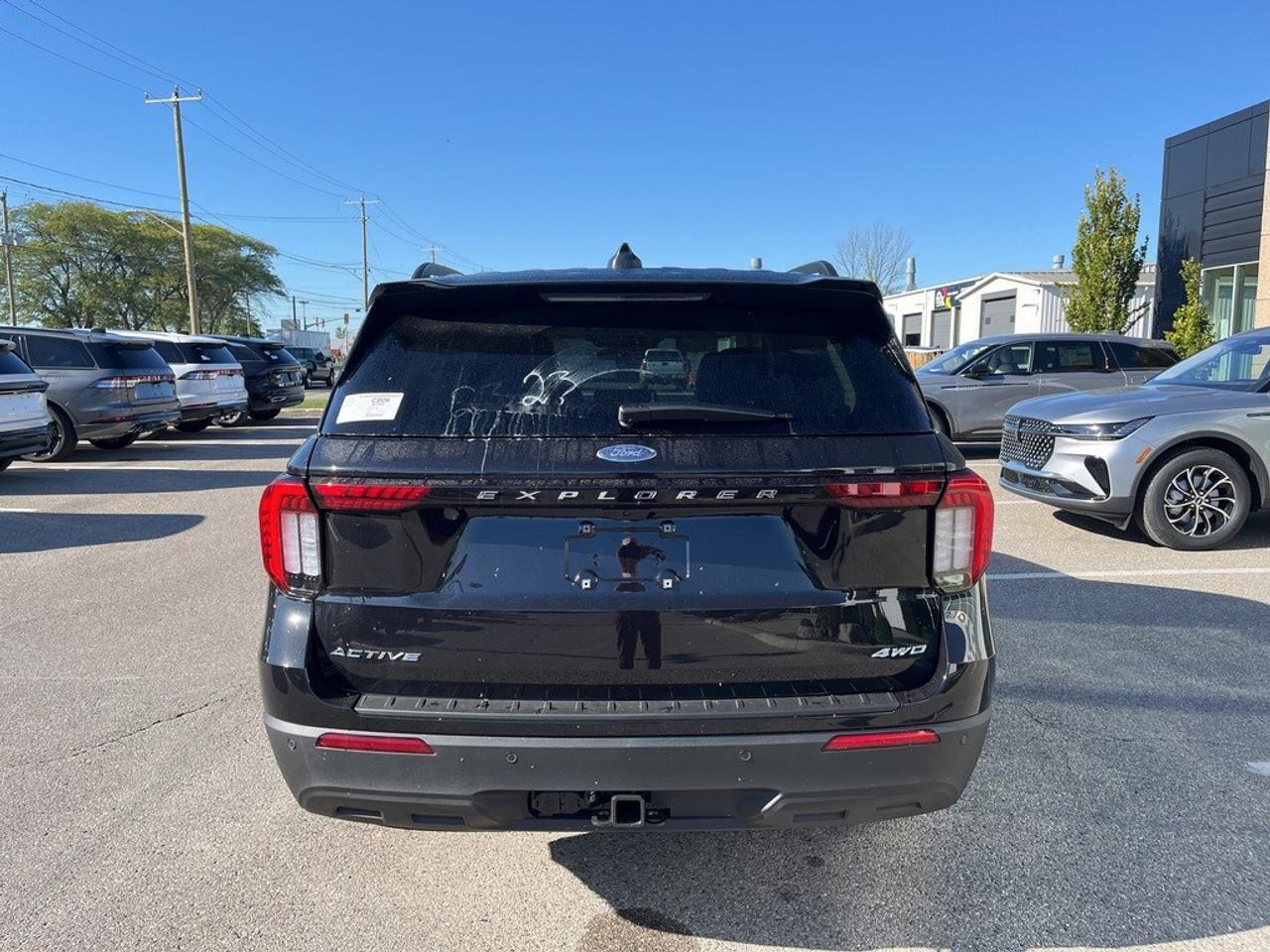 2025 Ford Explorer Active 4WD Photo2