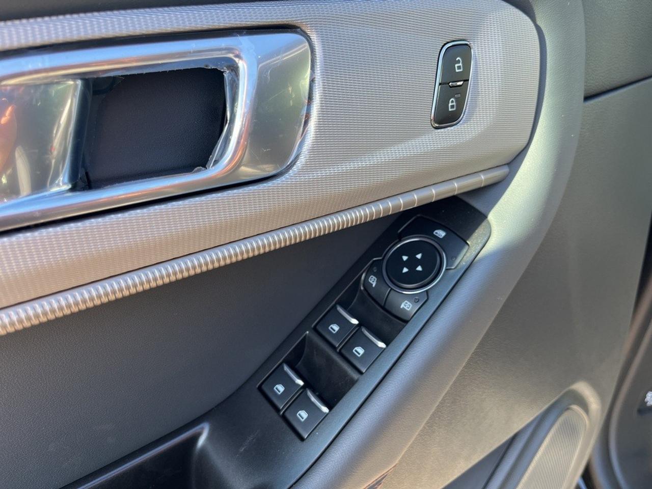 2025 Ford Explorer Active 4WD Photo