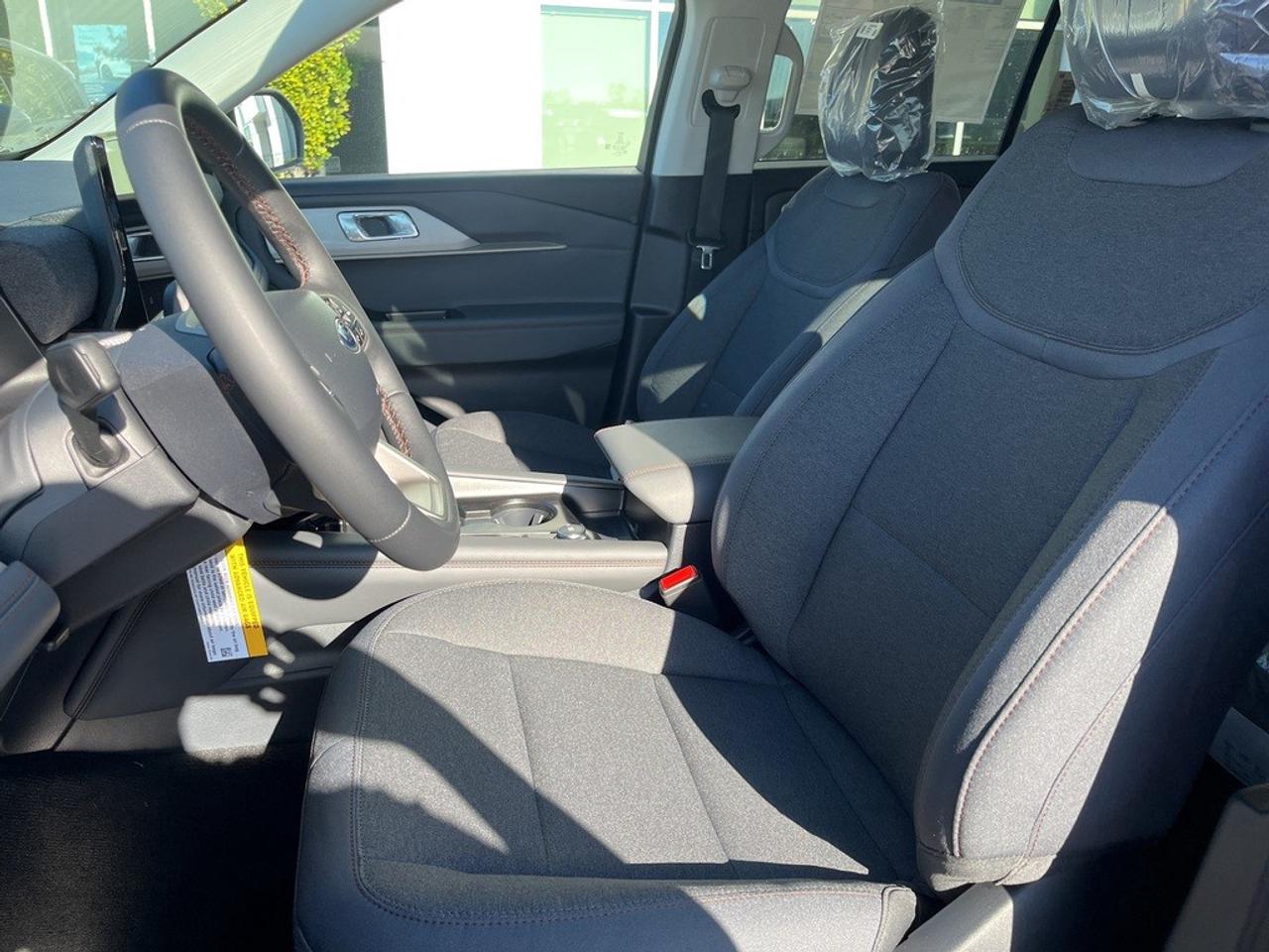 2025 Ford Explorer Active 4WD Photo