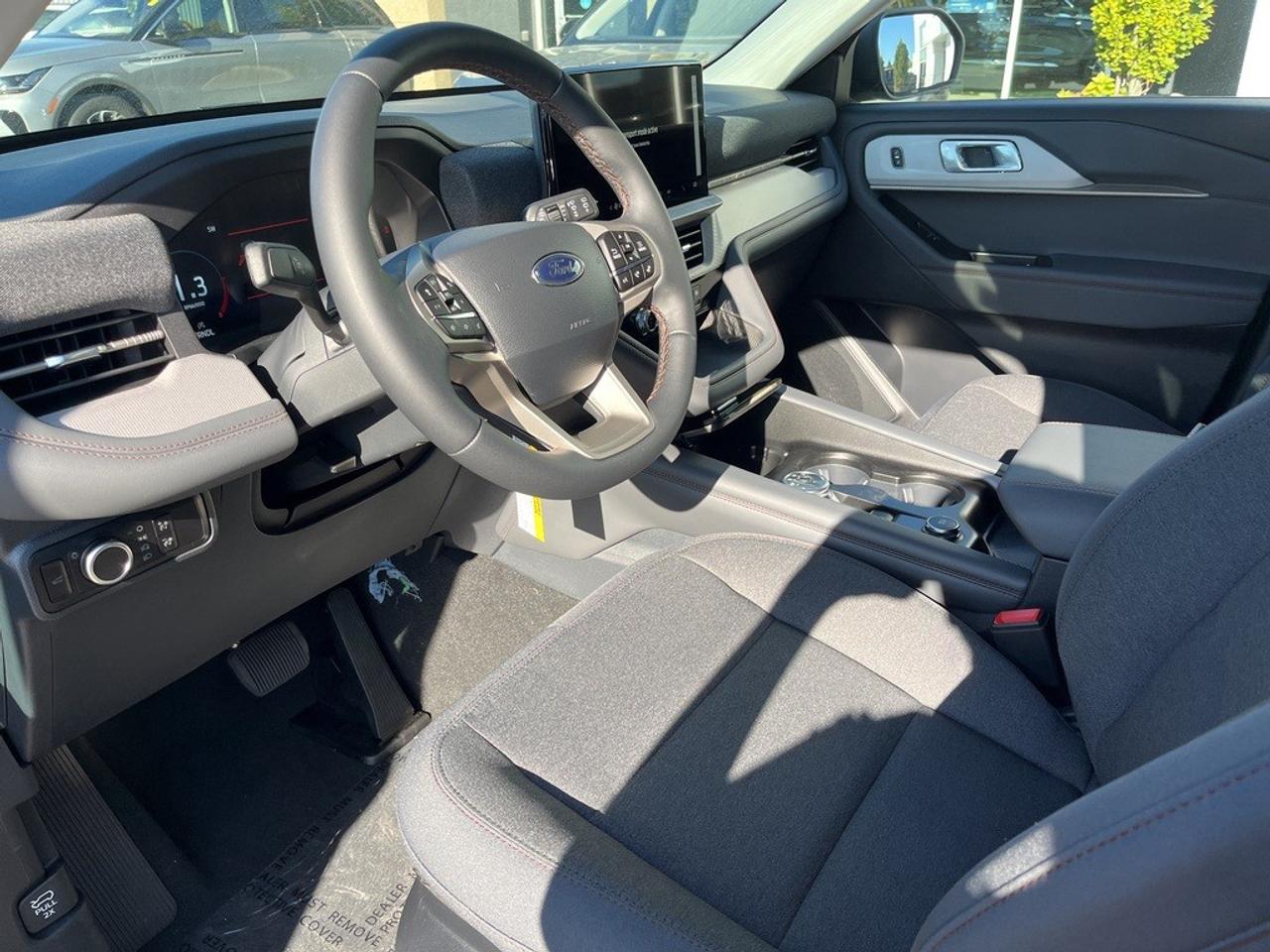 2025 Ford Explorer Active 4WD Photo