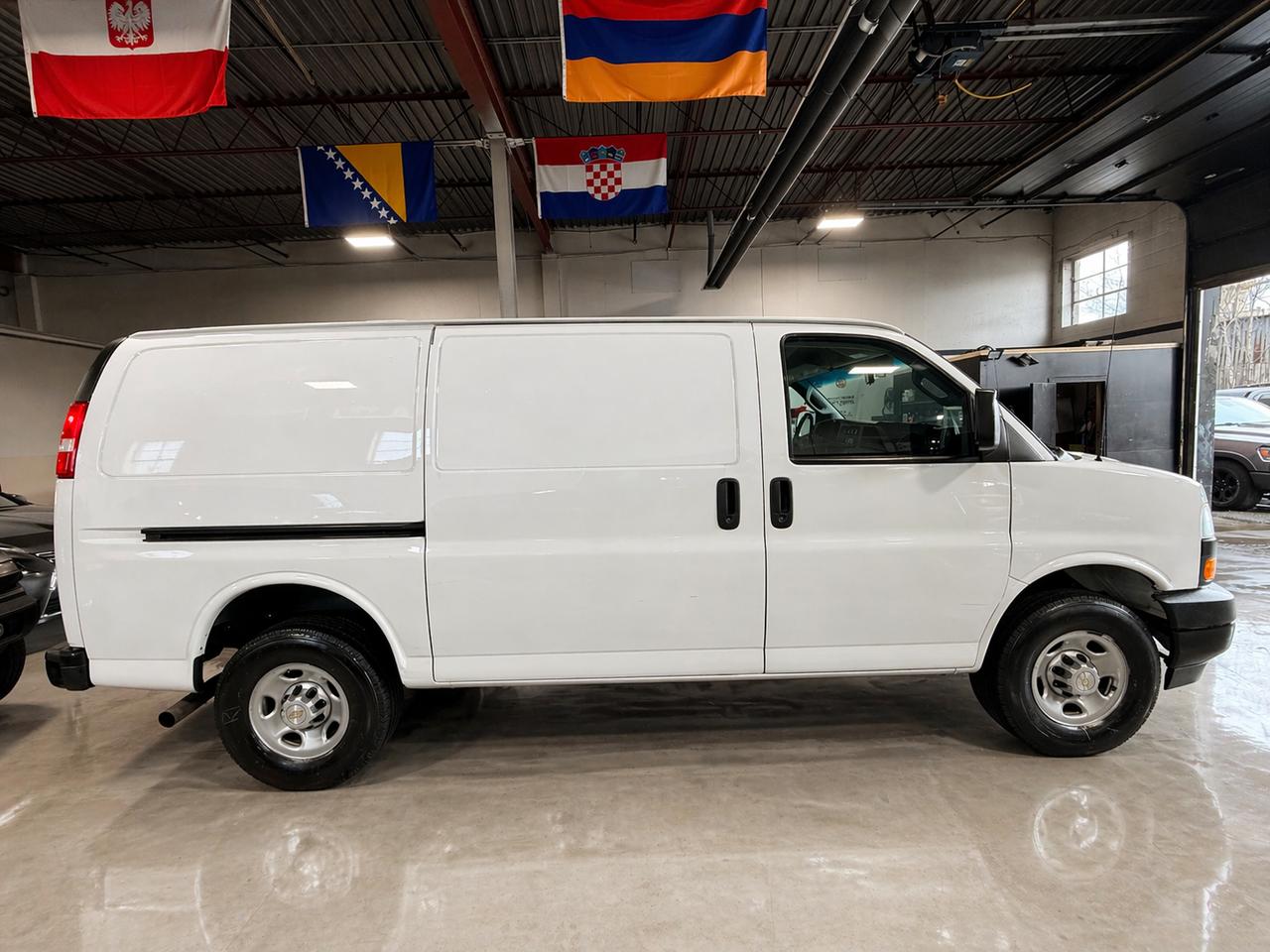 2021 Chevrolet Express Cargo Van AUTOMATIC | 6 CYL V6 Photo3