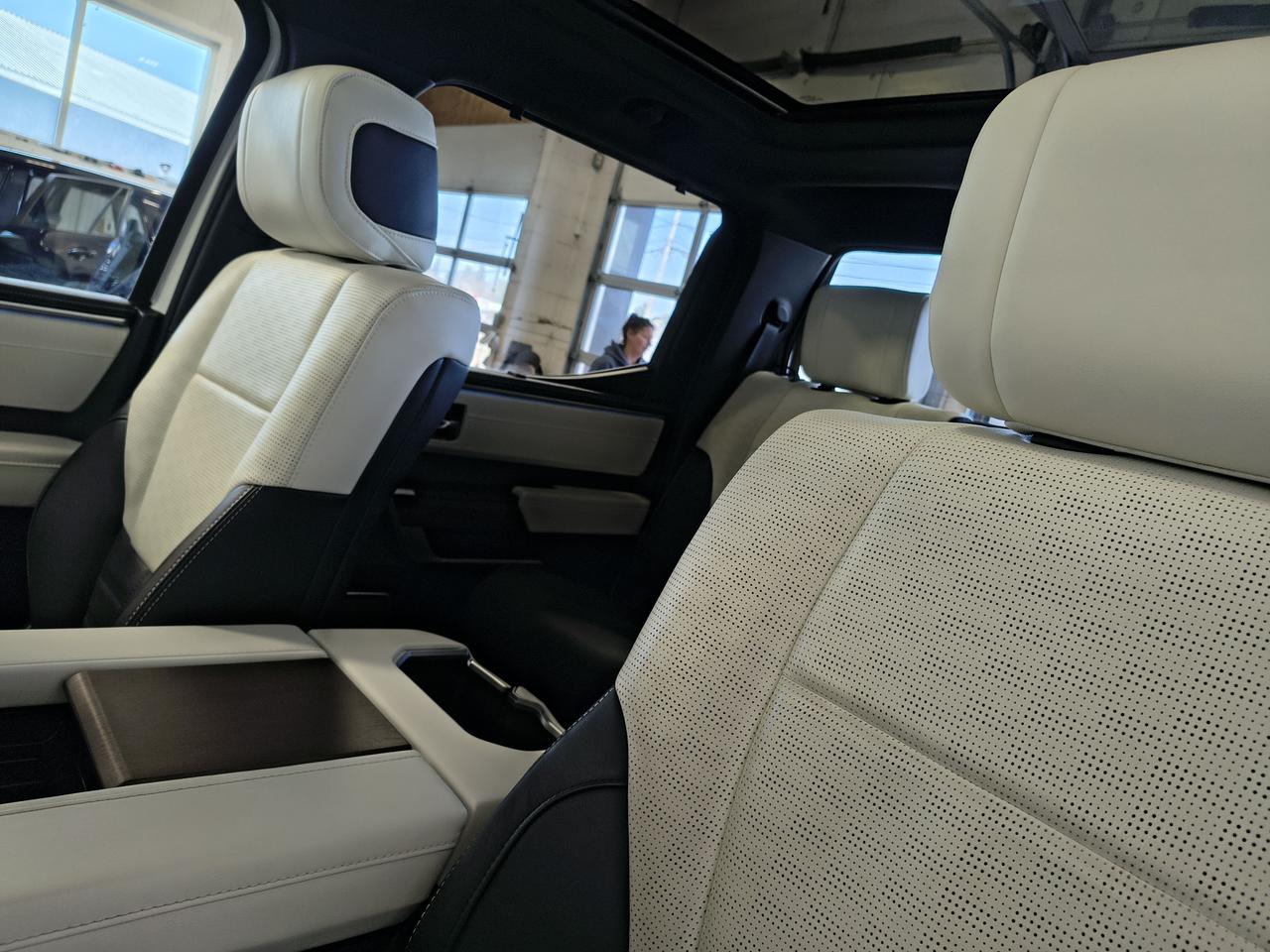 2023 Toyota Tundra Capstone Hybrid Photo0