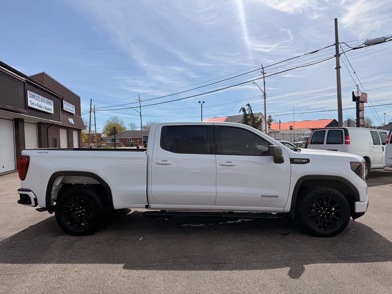 2024 GMC Sierra 1500 ELEVATION Photo3