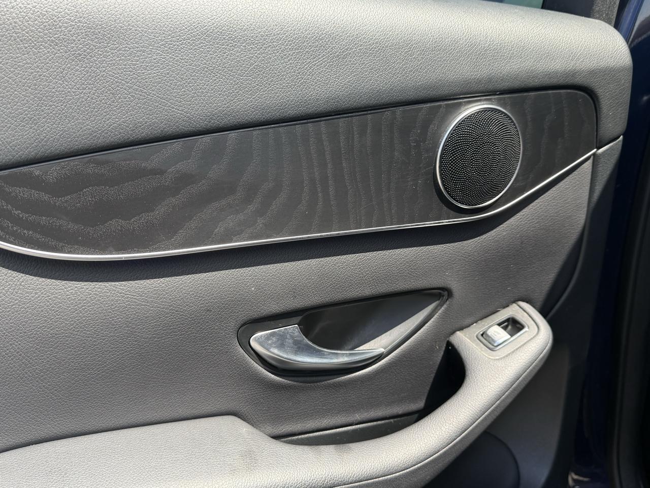 2021 Mercedes-Benz GLC-Class GLC 300 Photo