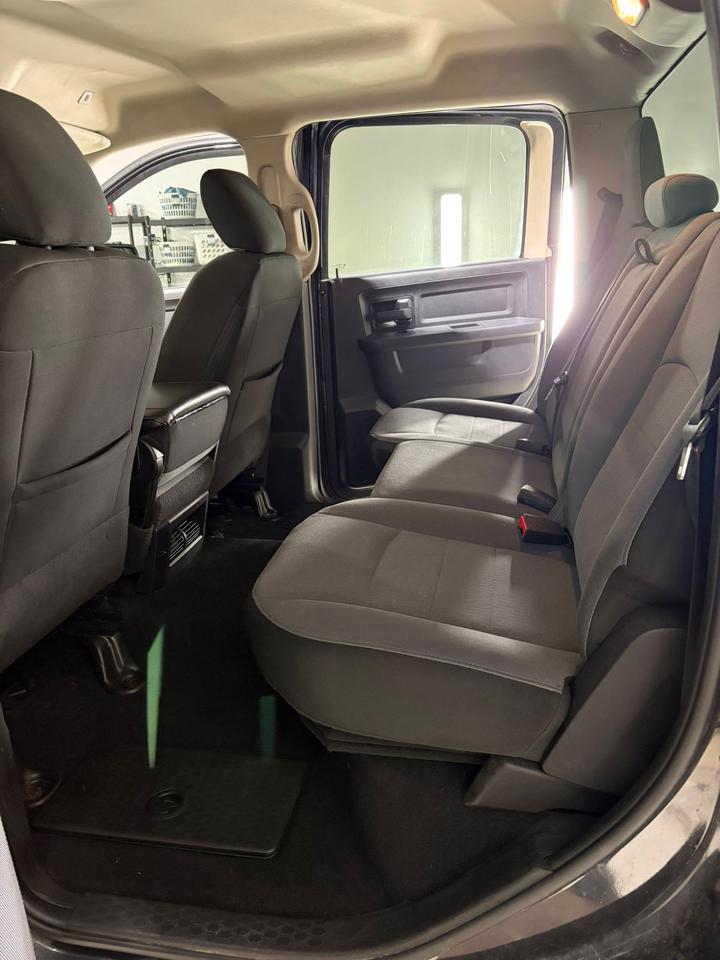 2021 RAM 1500 Classic EXPRESS Photo