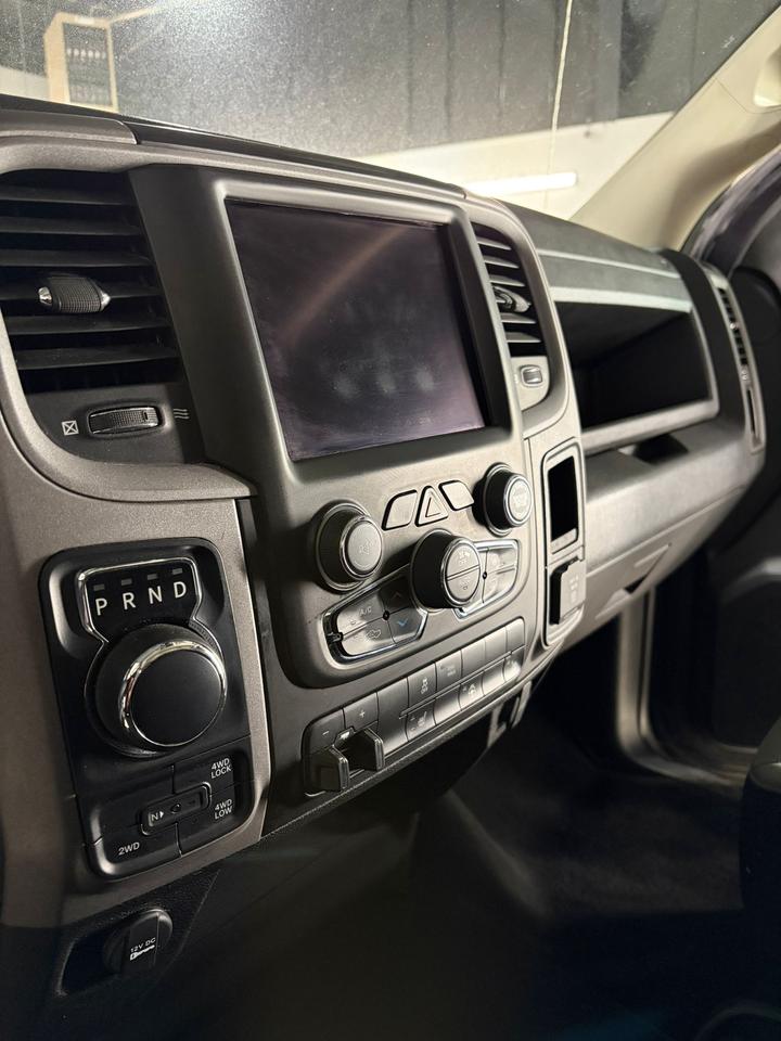 2021 RAM 1500 Classic EXPRESS Photo