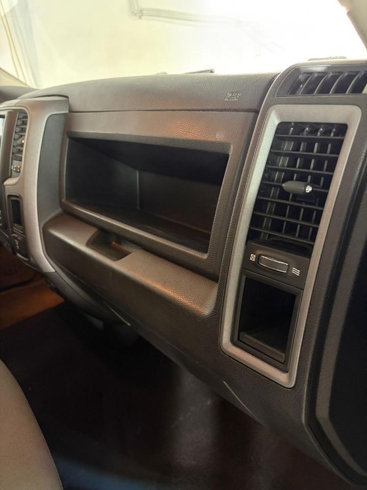 2021 RAM 1500 Classic EXPRESS Photo