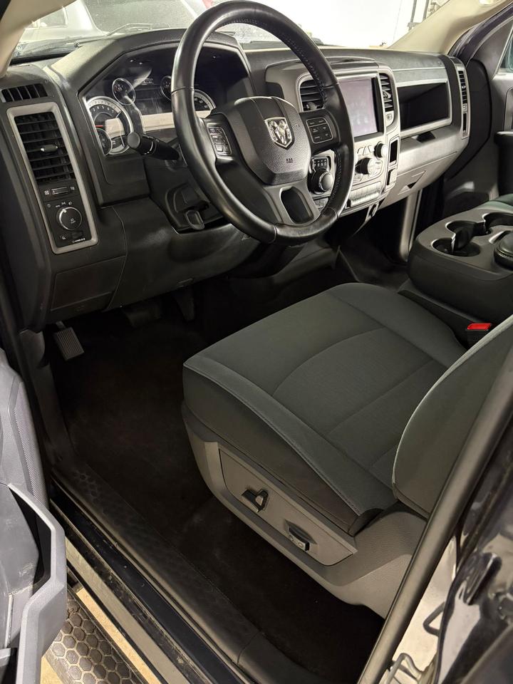 2021 RAM 1500 Classic EXPRESS Photo