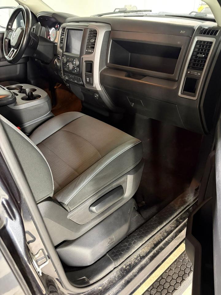 2021 RAM 1500 Classic EXPRESS Photo