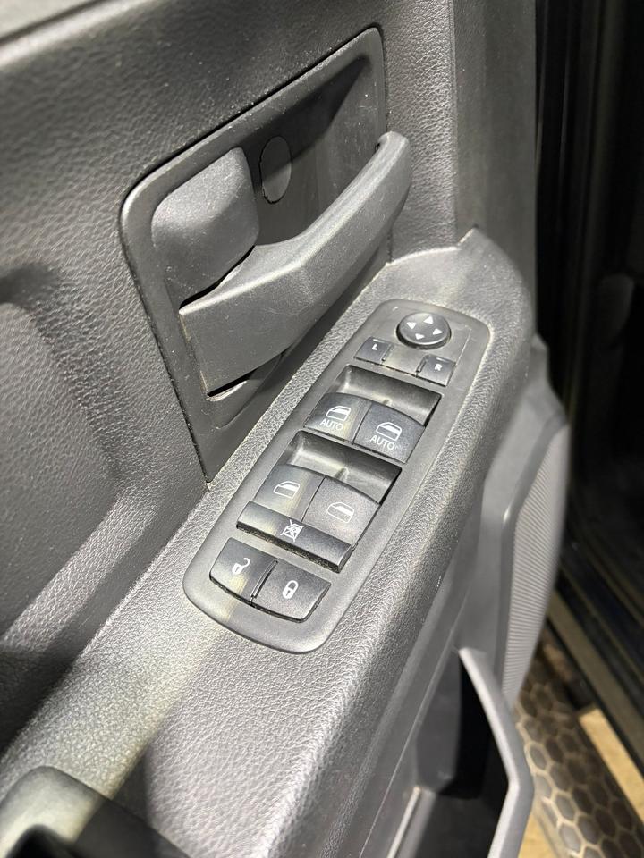 2021 RAM 1500 Classic EXPRESS Photo
