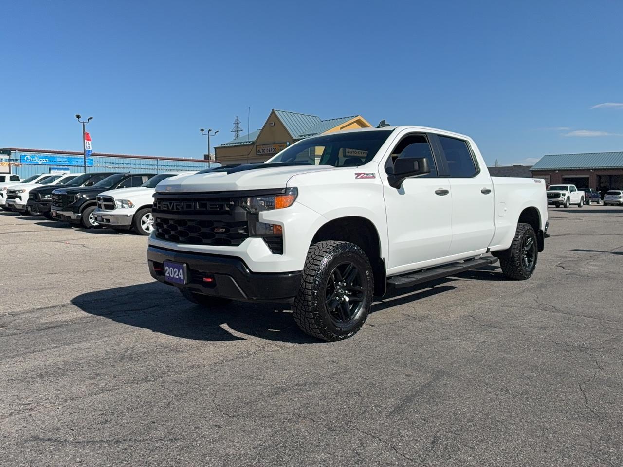 2024 Chevrolet Silverado 1500 CustomTrailBoss Z71 CrewCab4WD 2.7L4cylGas 6'7Box