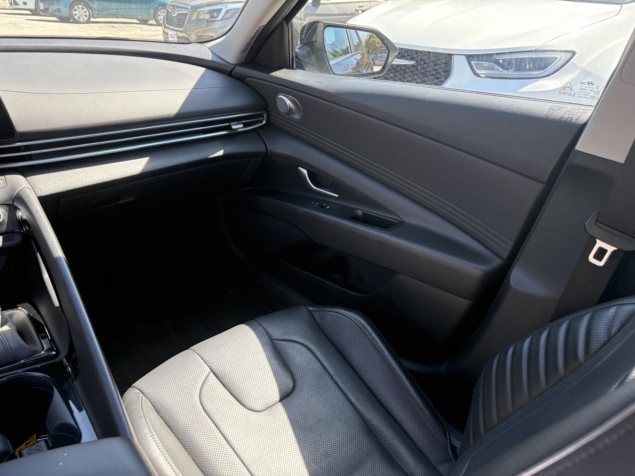 2023 Hyundai Elantra Luxury HYBRID Photo