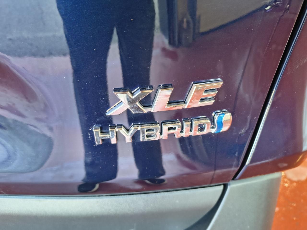 2023 Toyota RAV4 Hybrid XLE Photo0