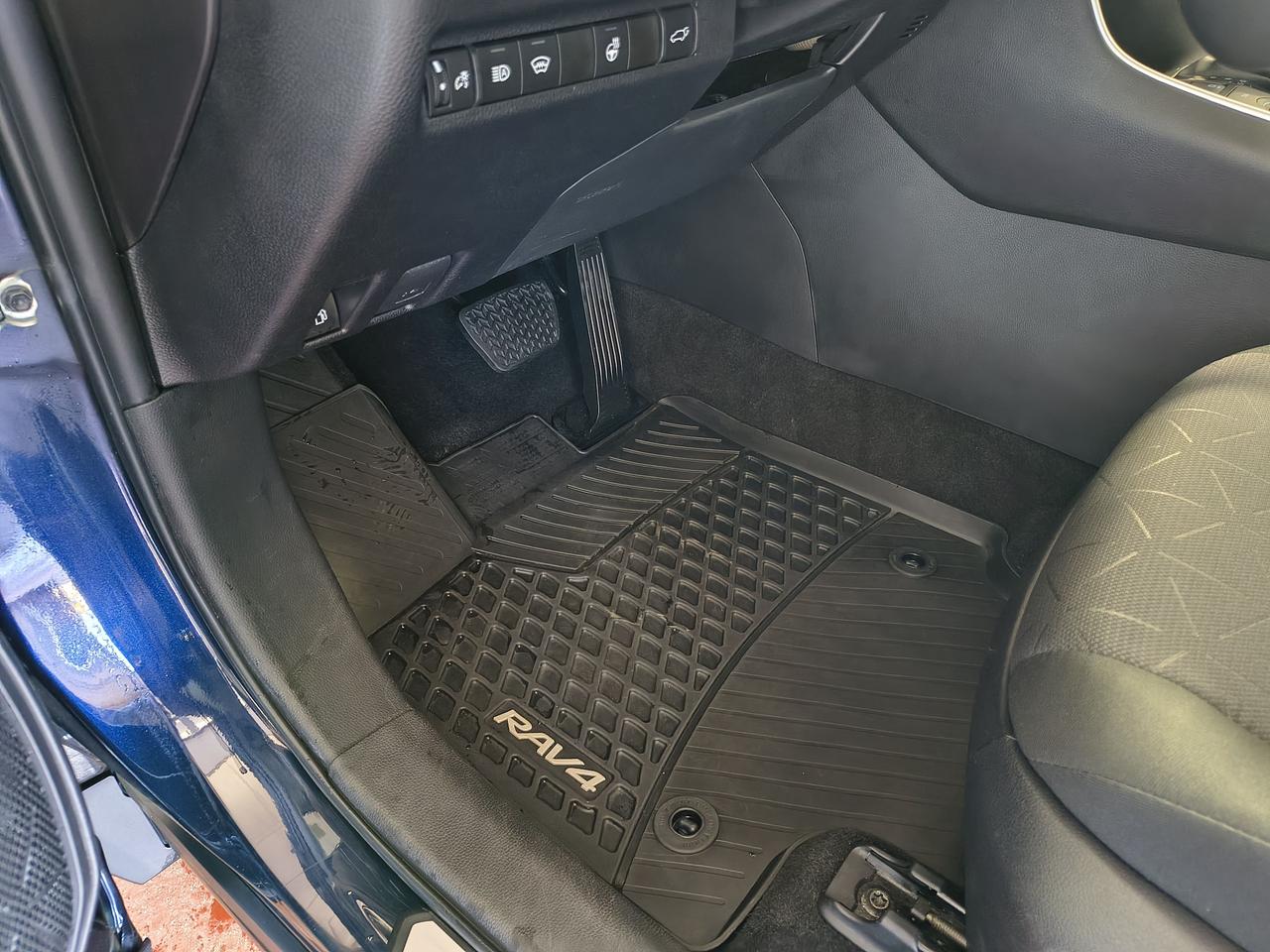 2023 Toyota RAV4 Hybrid XLE Photo0