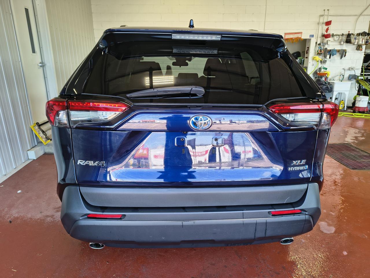 2023 Toyota RAV4 Hybrid XLE Photo0