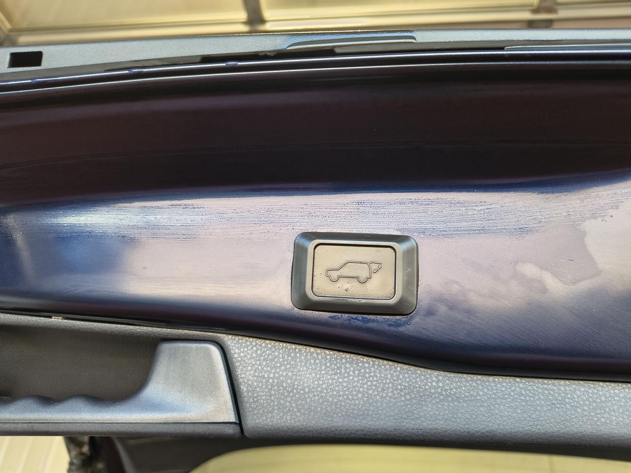 2023 Toyota RAV4 Hybrid XLE Photo0