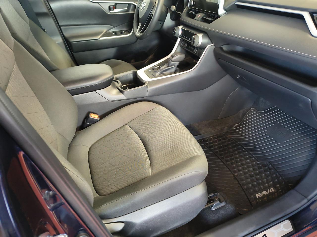 2023 Toyota RAV4 Hybrid XLE Photo0