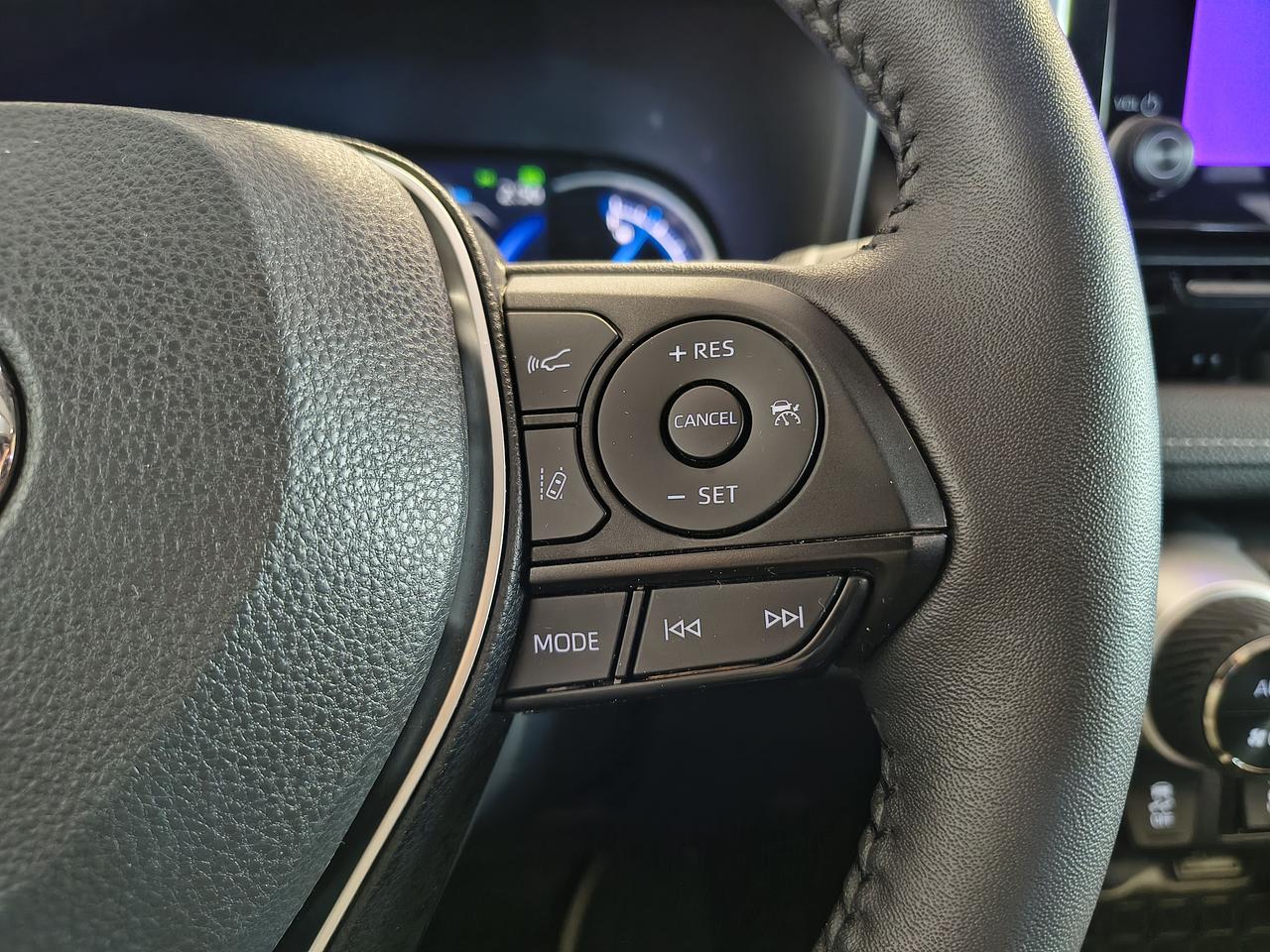 2023 Toyota RAV4 Hybrid XLE Photo0